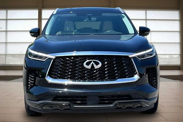 Used 2023 Black INFINITI LUXE image 3