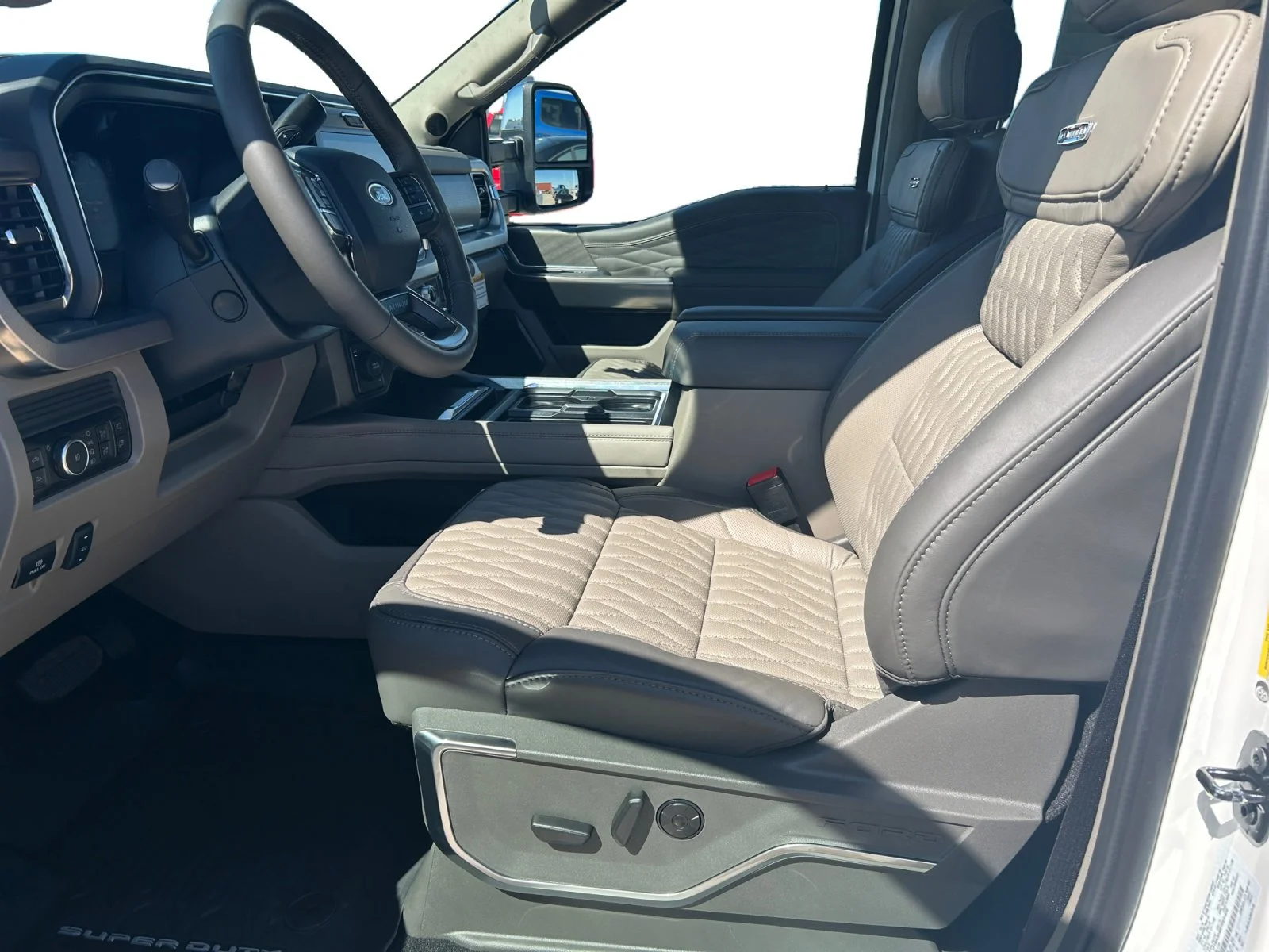 New 2026 Star White Metallic Tri-Coat Ford Platinum image 14