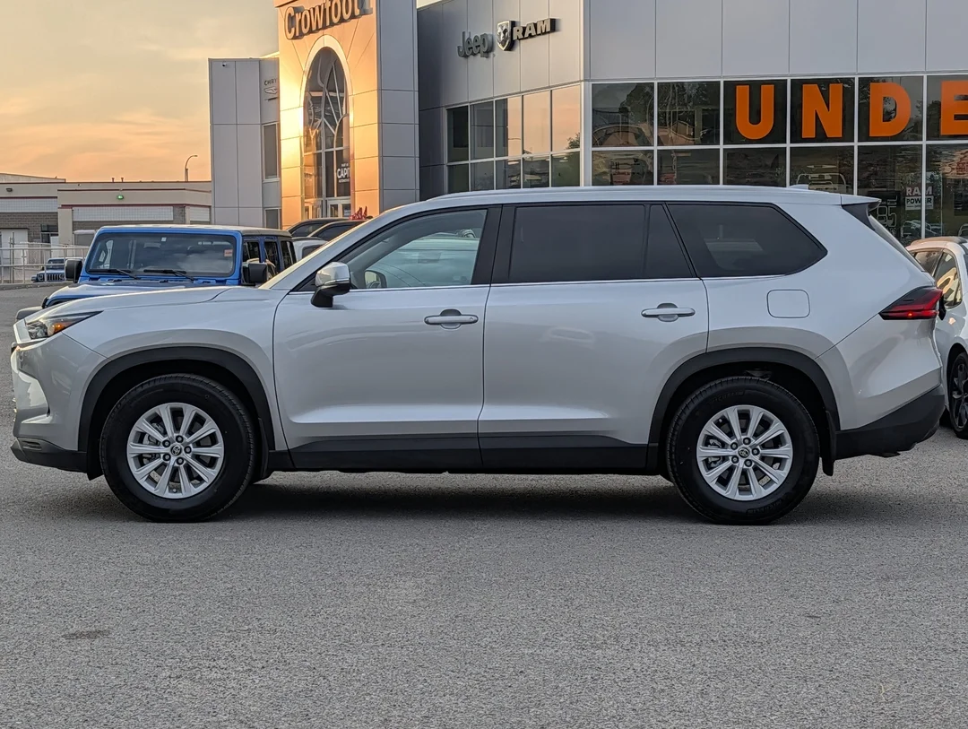 Certified Used 2026 Grey Toyota XLE - Leather - 12.3 Touchscreen - Safety Sense 3.0 - Lane Departure & More image 5