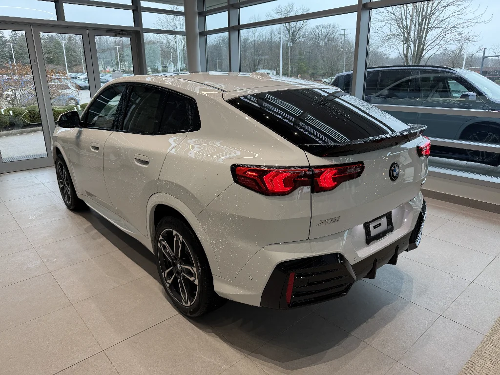 New 2026 Alpine White BMW xDrive28i image 4
