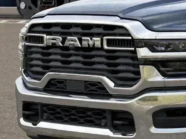 New 2026 Diamond Black Crystal Pearl-Coat Exterior Paint RAM Tradesman image 7