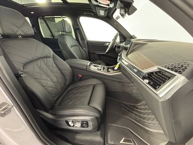 New 2026 Alpine White BMW xDrive40i image 44