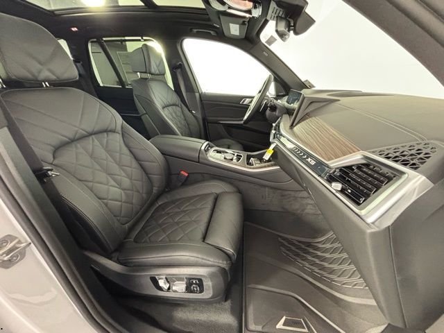 New 2026 White BMW xDrive40i image 44