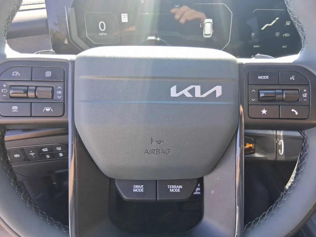 Used 2027 White Kia X-Line SX image 13