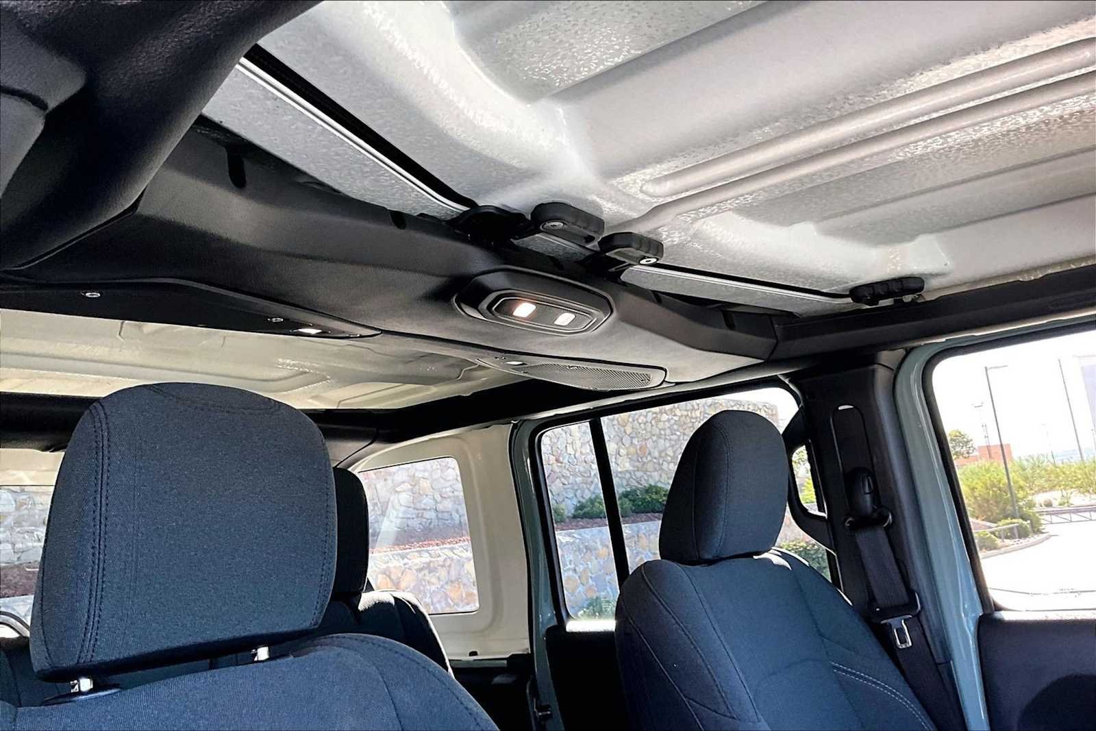 Used 2024 Earl Clearcoat Jeep Sport S image 18