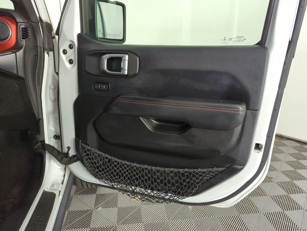 Used 2019 White Jeep Unlimited Rubicon image 30
