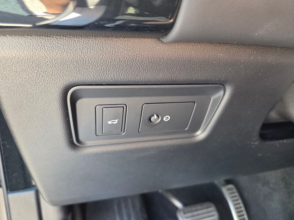 Used 2019 Gray Land Rover SVR image 23