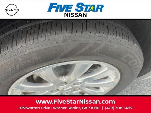 Used 2019 Silver Buick Essence image 16