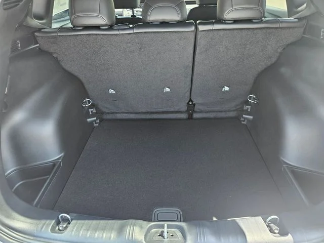 New 2026 Silver Zynith Metallic Clearcoat Jeep Latitude image 23