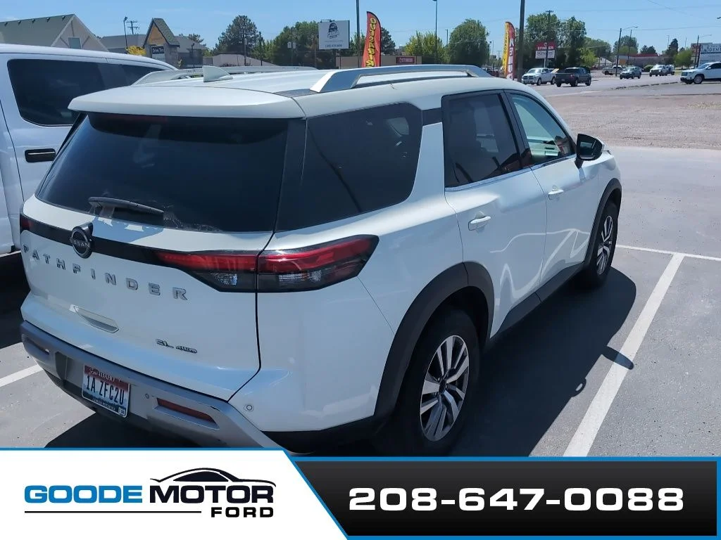 Used 2022 White Nissan SL image 4