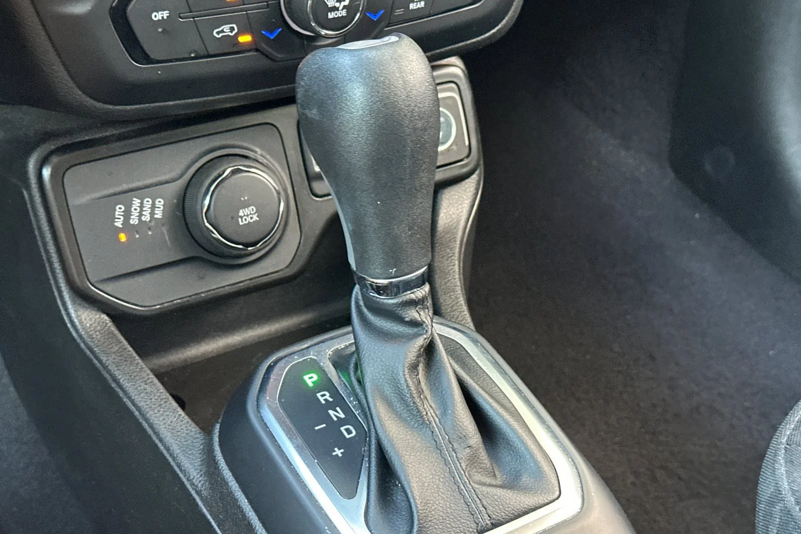 Used 2023 Gray Jeep Latitude image 22