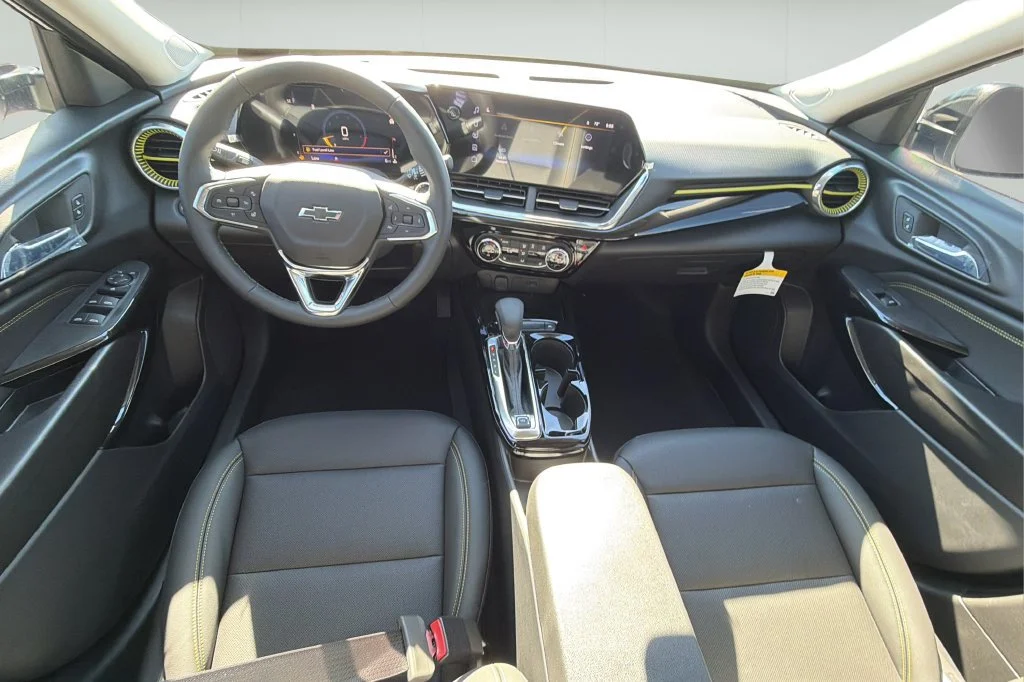 New 2026 Summit White Chevrolet ACTIV image 20