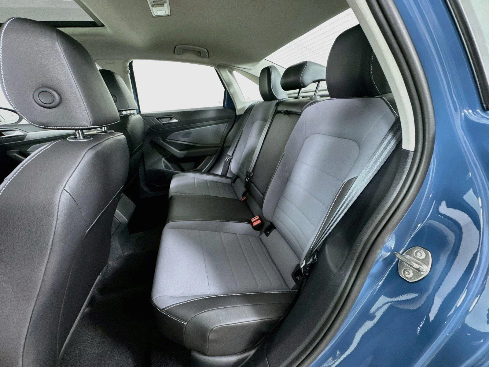 New 2027 Monterey Blue Pearl Volkswagen SE image 24