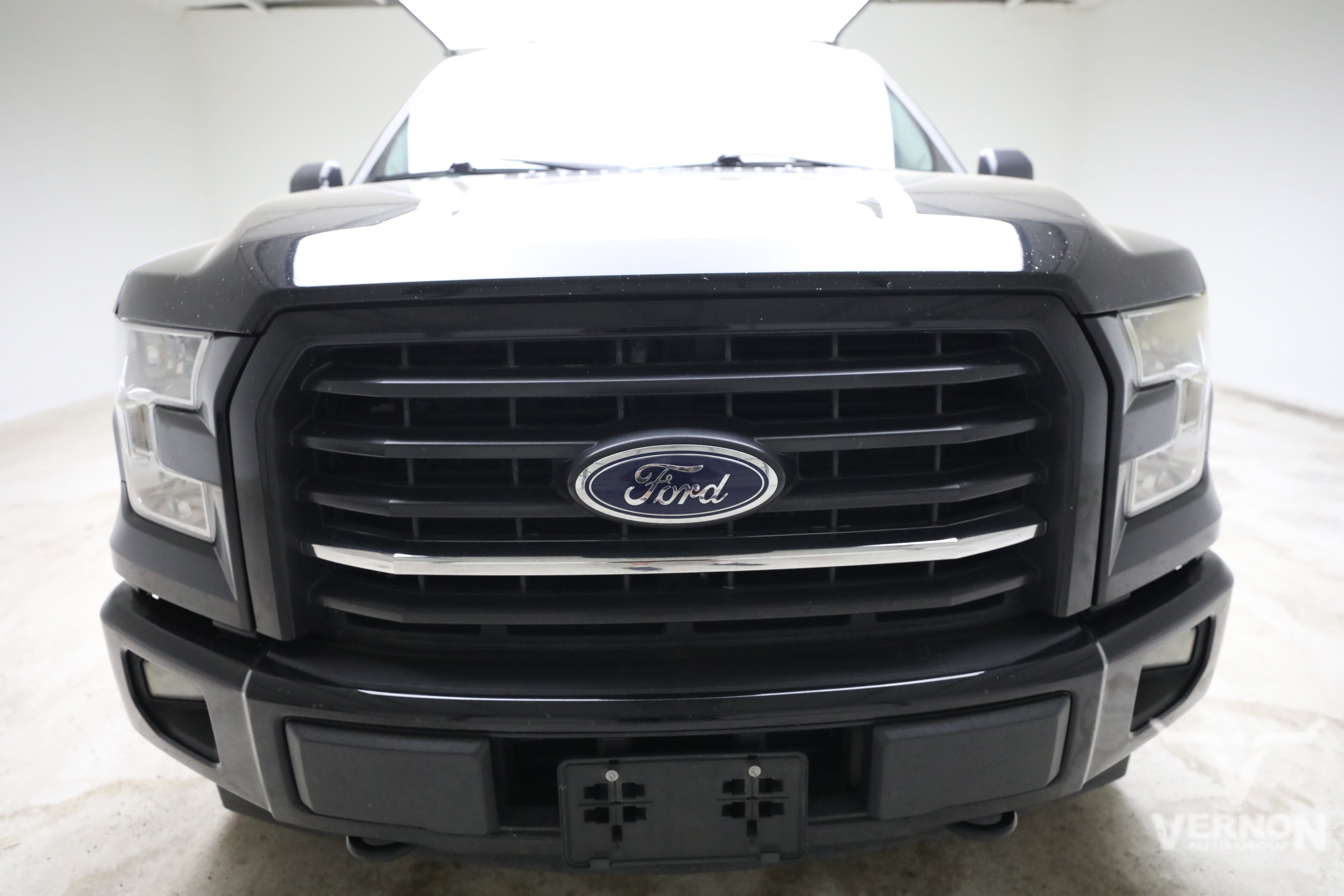 Used 2017 Shadow Black Ford Y image 8