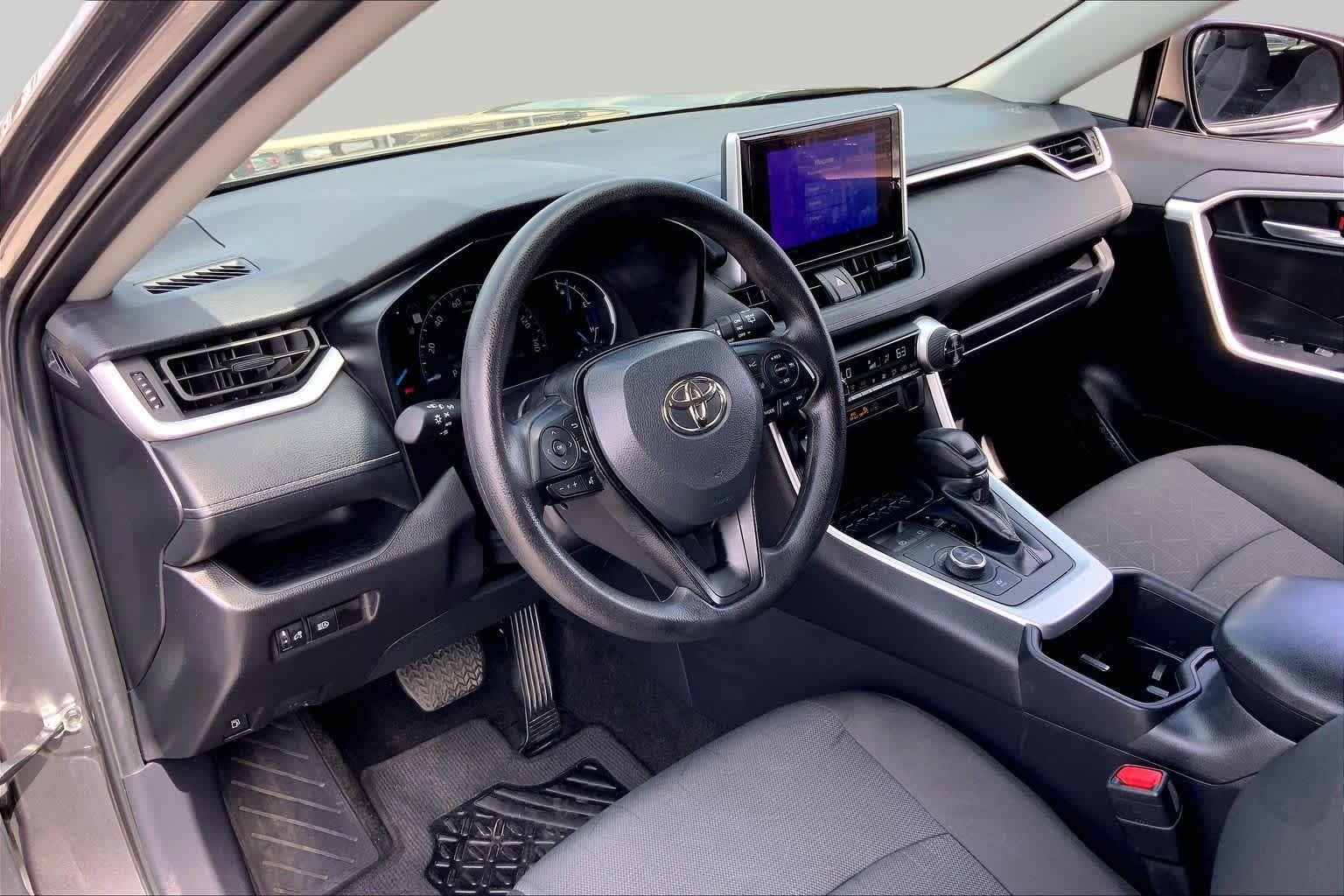 Used 2025 Magnetic Gray Metallic Toyota Hybrid XLE image 17
