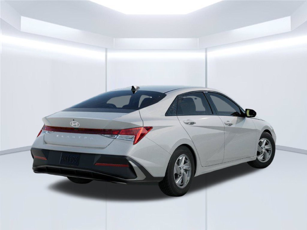 New 2026 White Hyundai SE image 4
