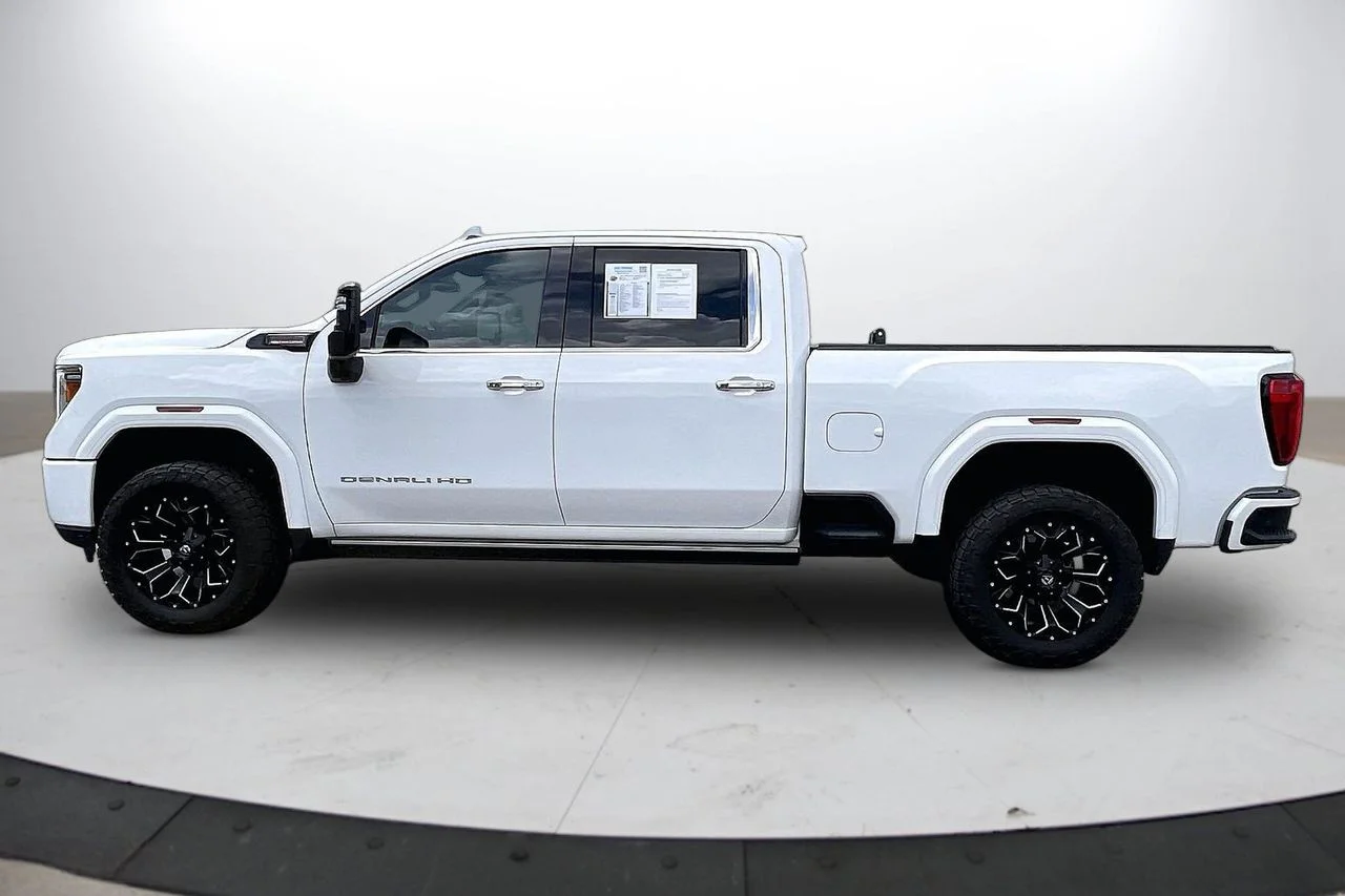 Used 2021 White GMC Denali image 5