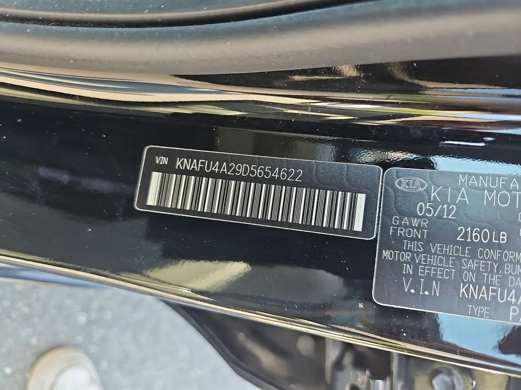 Used 2013 Black Kia EX image 29