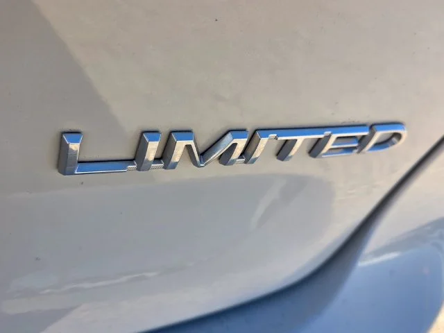 Used 2020 White Chrysler Limited image 14