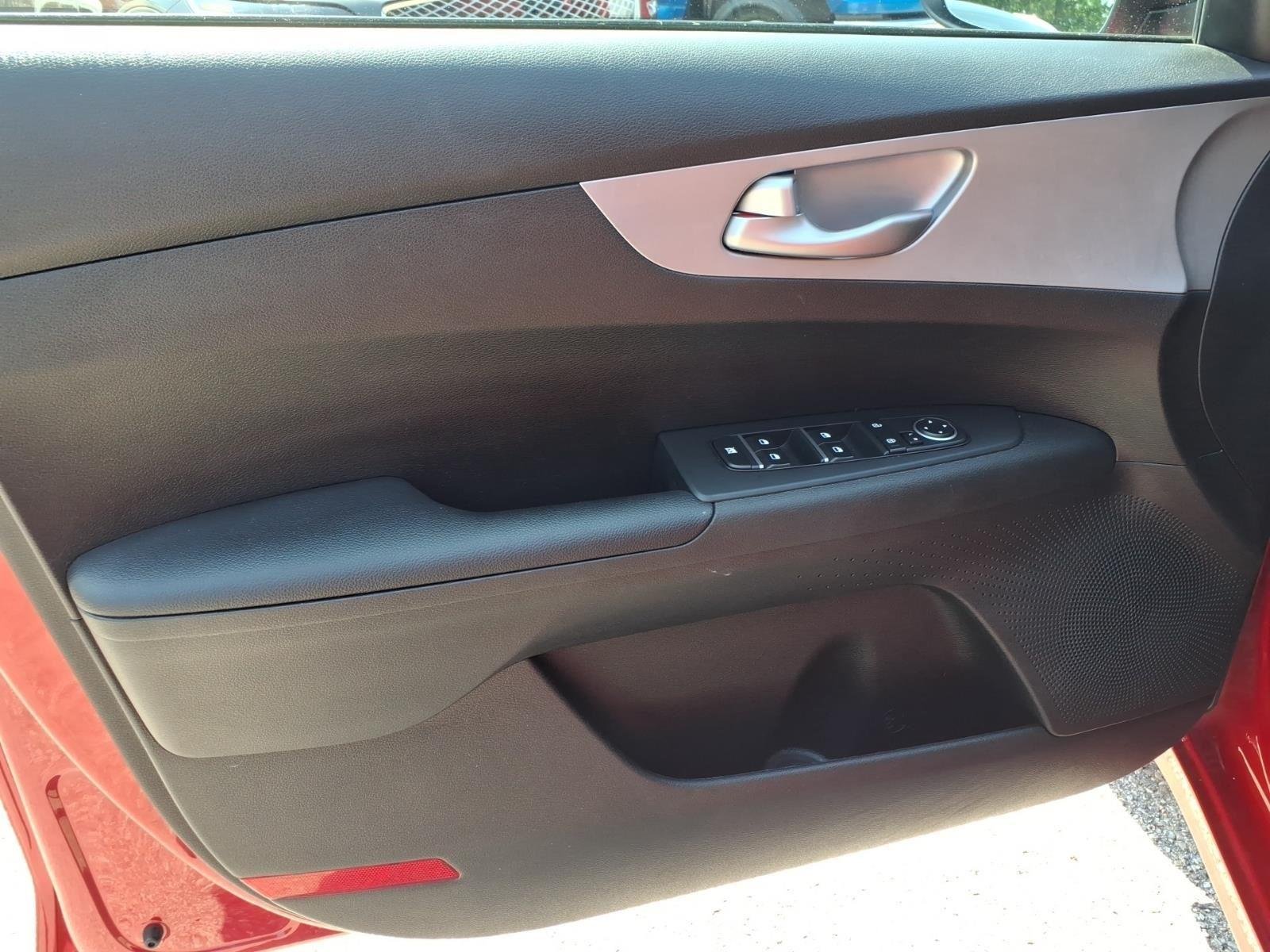 2023 Kia Forte LXS - Photo 21