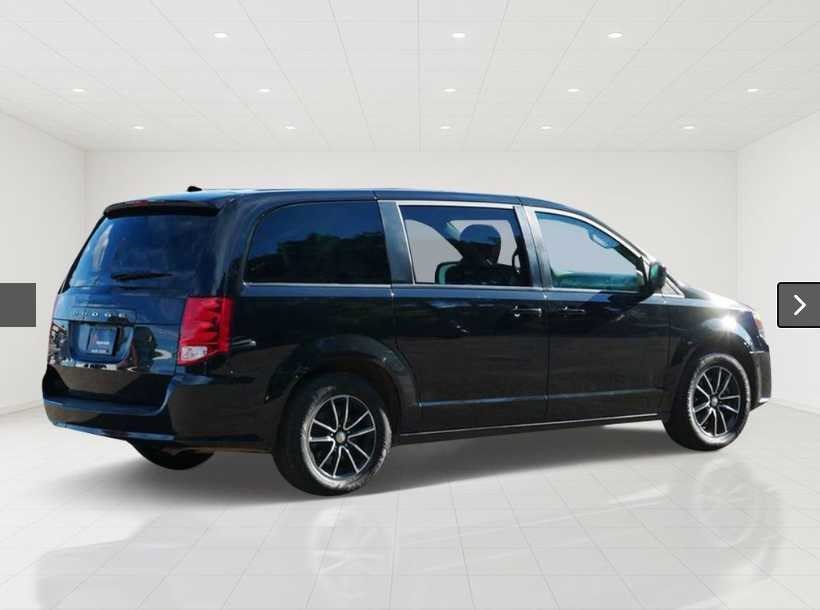 Used 2019 Black Onyx Crystal Pearlcoat Dodge SXT image 2