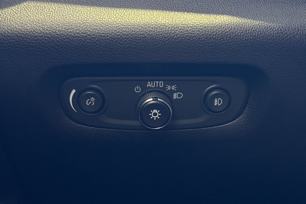 Used 2020 Satin Steel Metallic Chevrolet Premier image 35