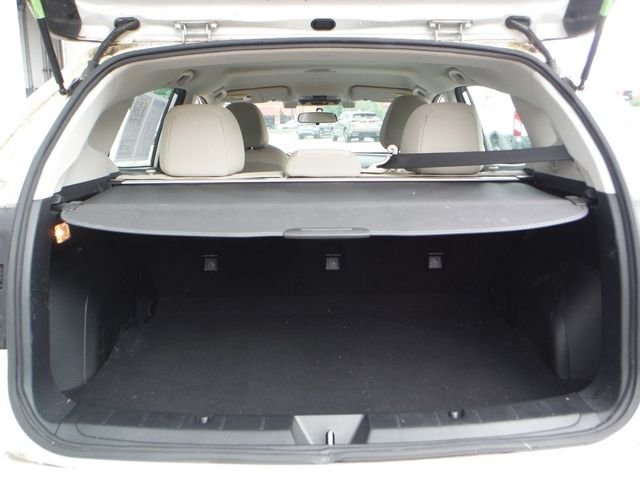Used 2021 White Subaru Base image 25