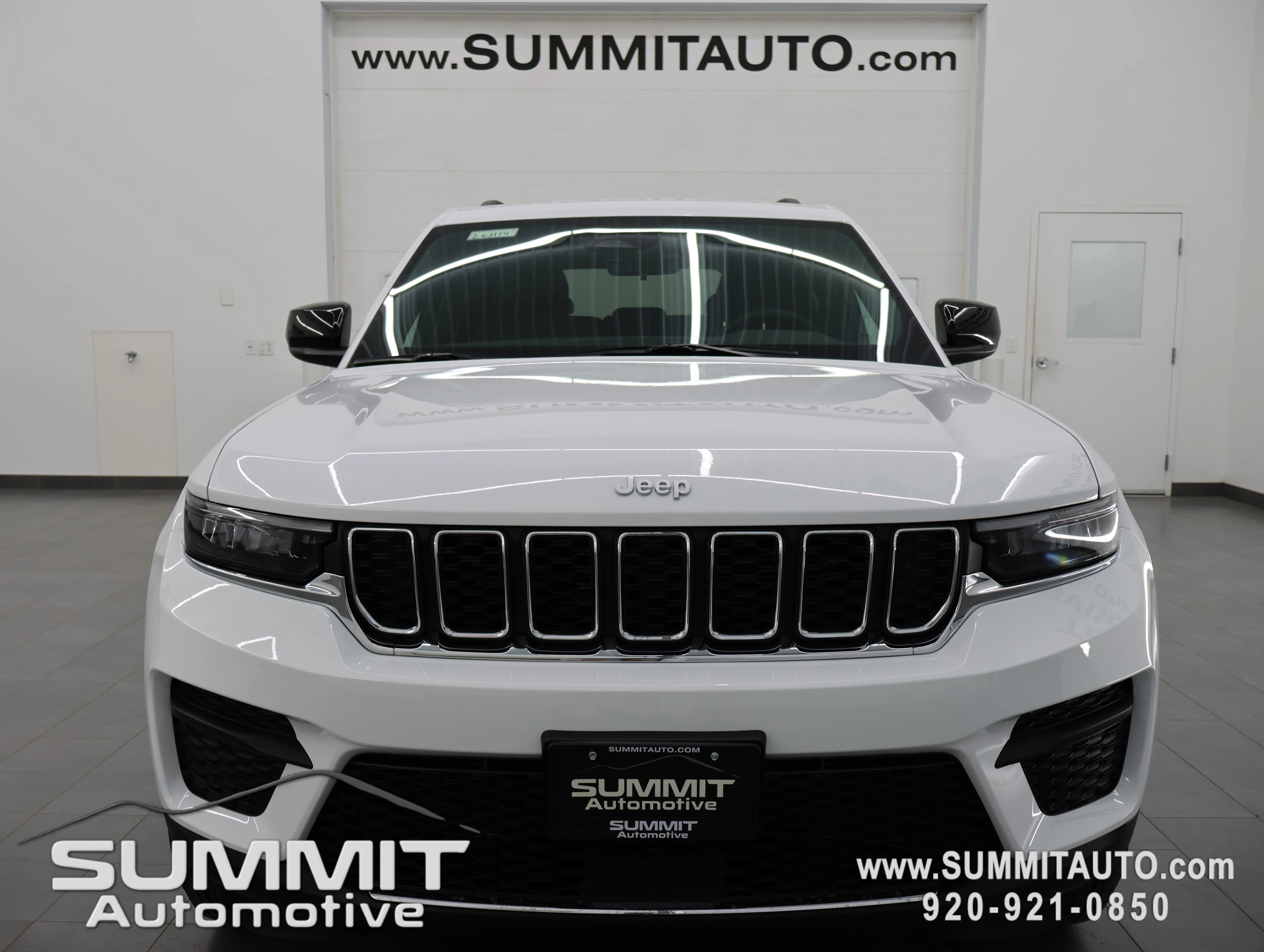 New 2026 Bright White Clear-Coat Exterior Paint Jeep Laredo X image 22