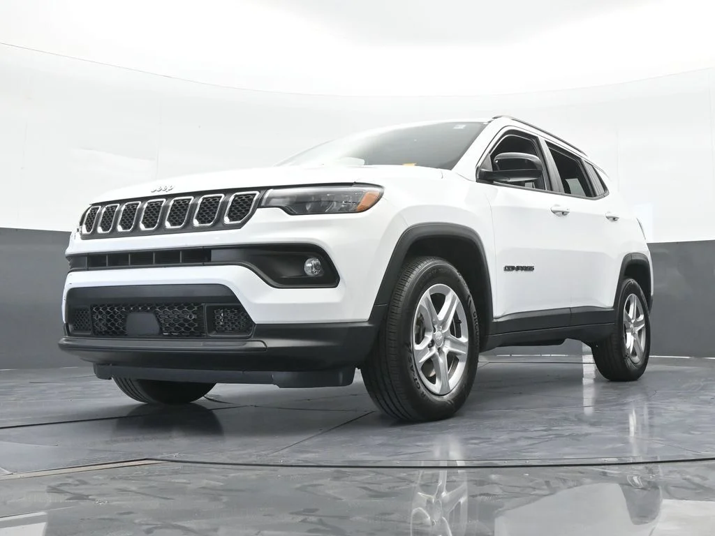 Used 2023 Bright White Clearcoat Jeep Latitude image 51