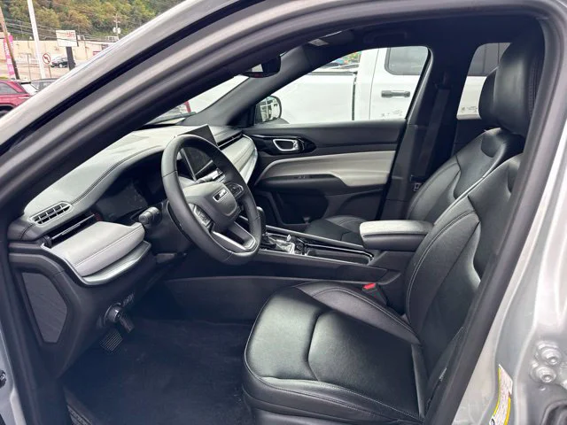 Used 2025 Silver Jeep Limited image 5