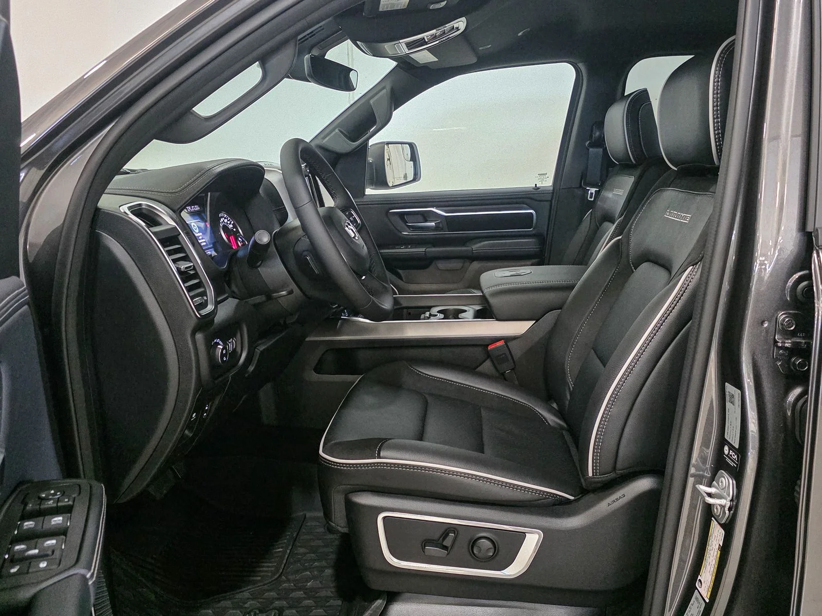 New 2026 Granite Crystal Metallic Clear-Coat Exterior Paint RAM Laramie image 19