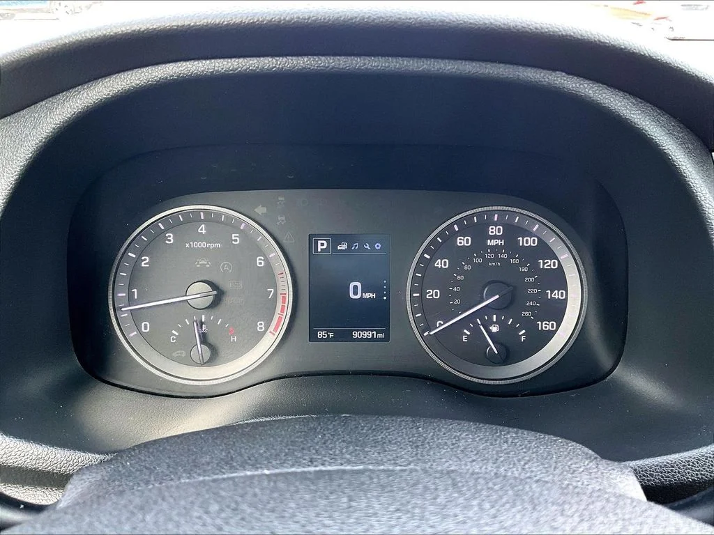 Used 2018 Gray Hyundai SE image 16