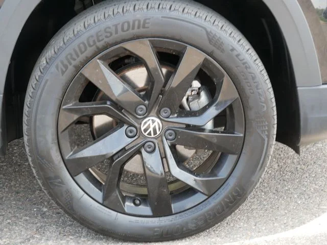 Certified Used 2023 Black Volkswagen 1.5T SE image 9