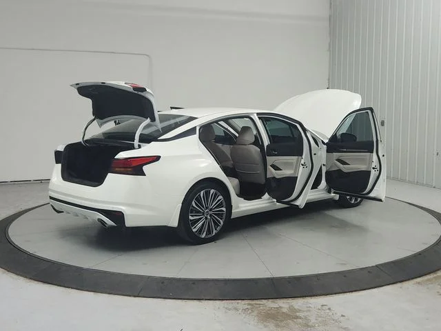 Used 2024 White Nissan 2.5 SL image 16