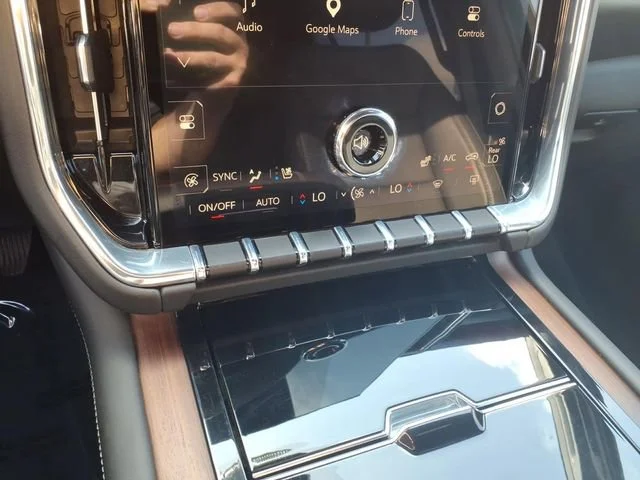 Used 2025 Onyx Black GMC Denali image 20