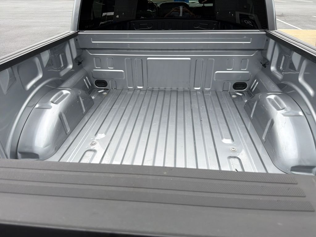 Used 2025 Silver Ford XLT image 9