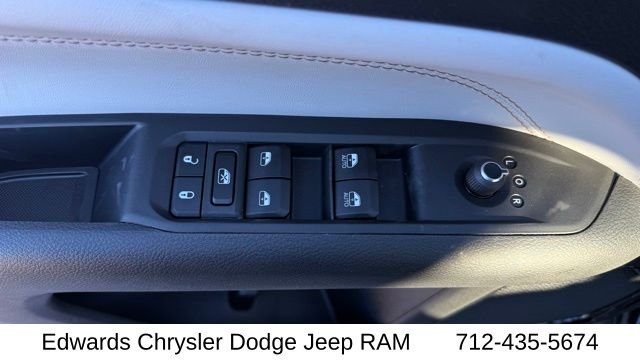 New 2026 Diamond Black Crystal Pearlcoat Jeep Limited image 15
