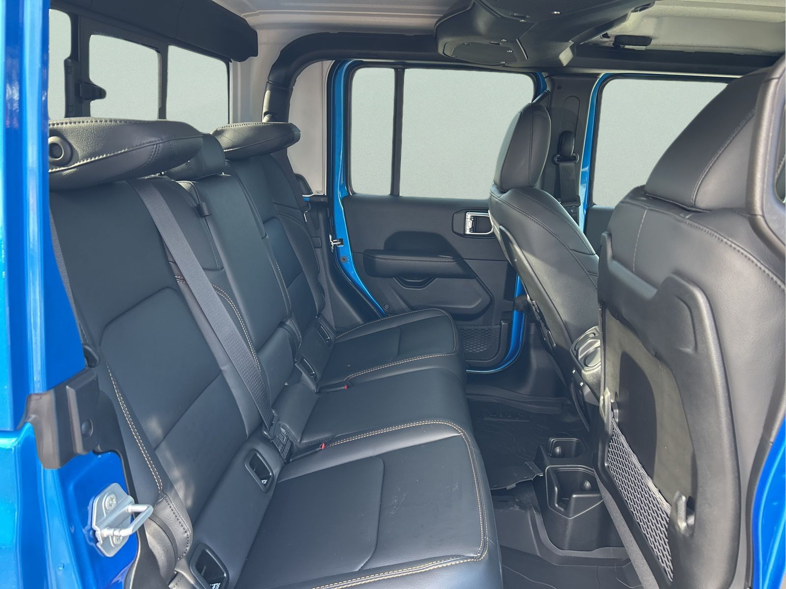 New 2026 Hydro Blue Pearl-Coat Exterior Paint Jeep Sahara image 10