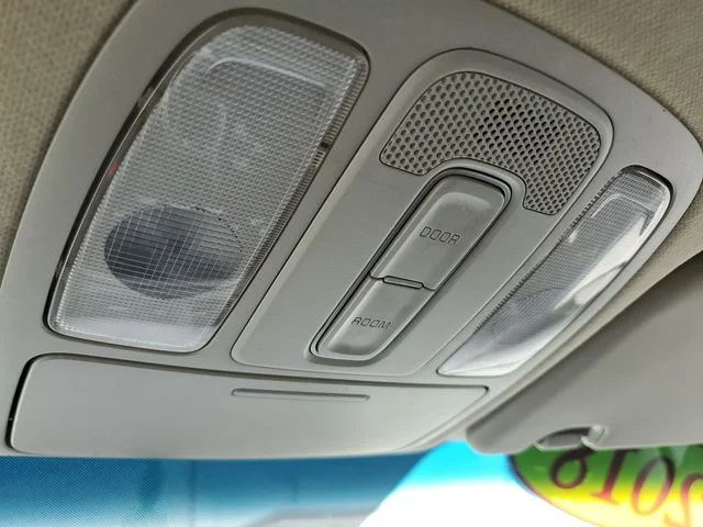 Used 2018 Green Kia Base image 29
