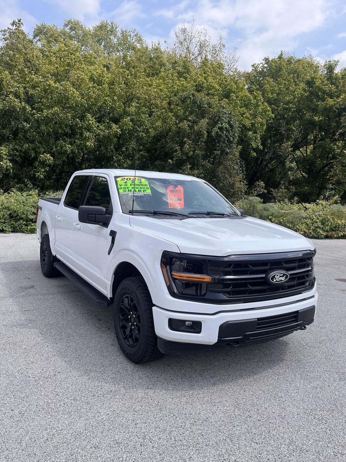 Used 2025 Oxford White Ford XLT image 2