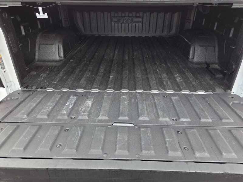 Used 2026 Summit White GMC 4WD CREW CAB 147" AT4 image 17