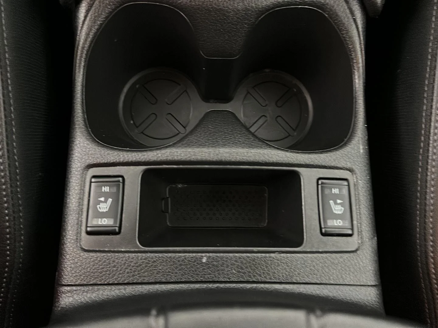 Used 2022 Gun Metallic Nissan SL image 35