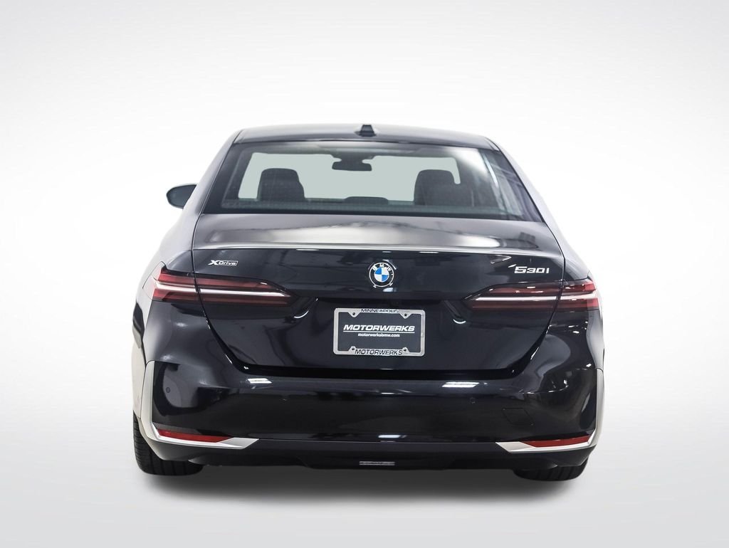 2026 BMW 5 Series 530i - Photo 4