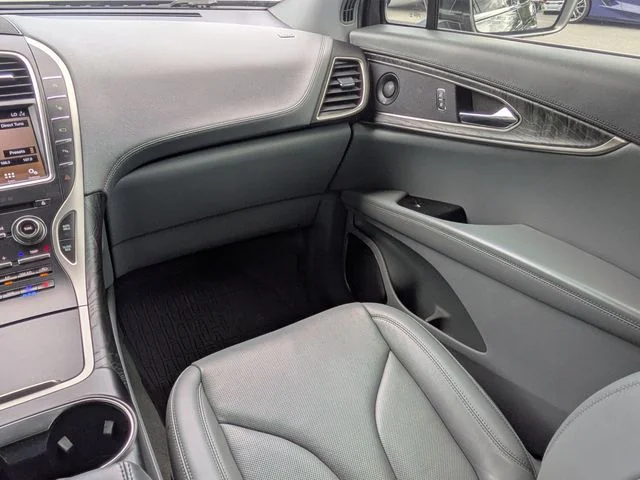 Used 2019 Gray Lincoln Reserve image 16