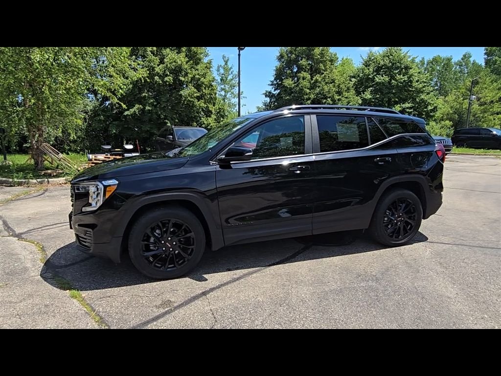 Used 2024 Black GMC SLE image 4