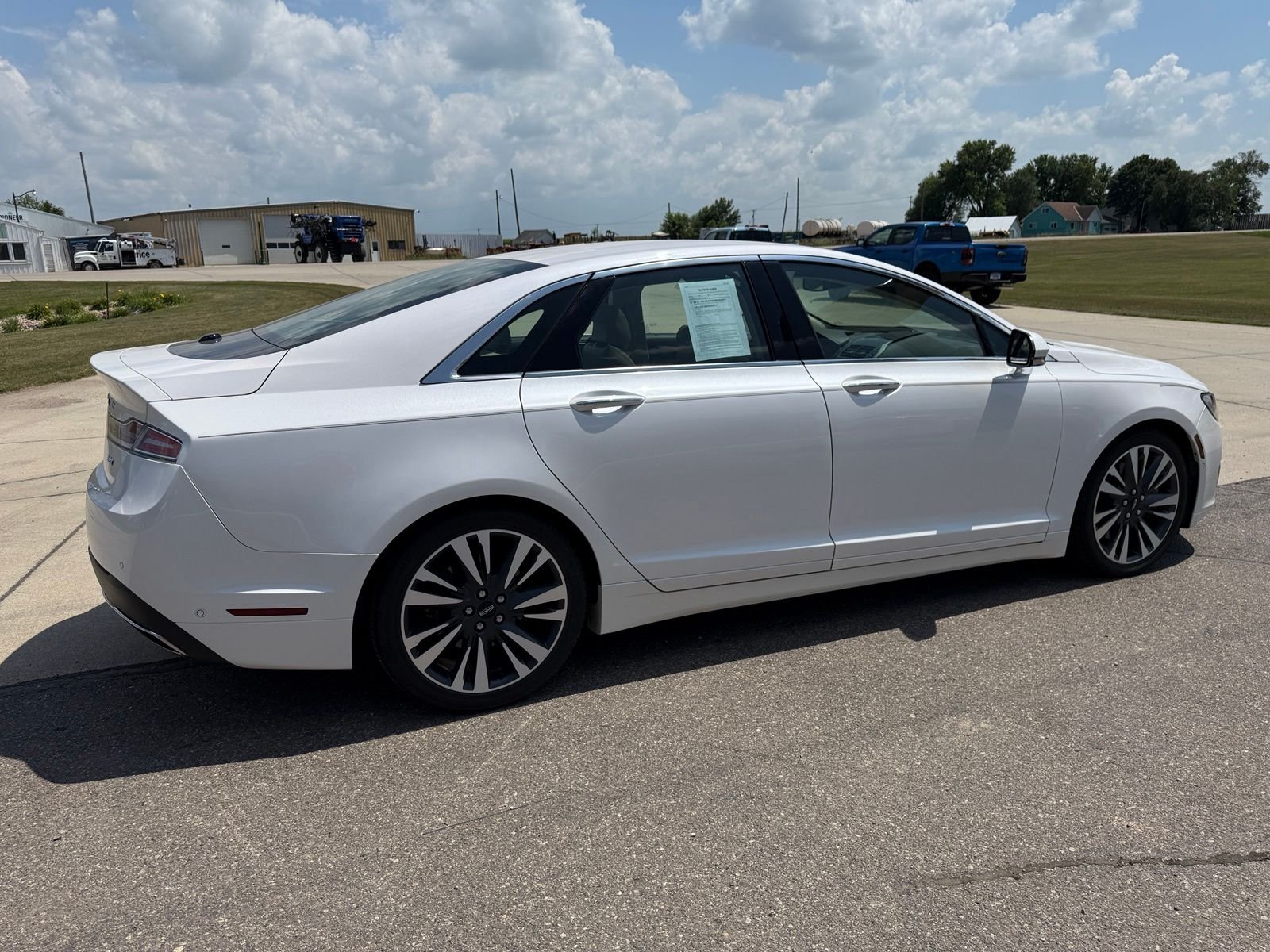Used 2017 White Platinum Clearcoat Metallic Lincoln Reserve image 8