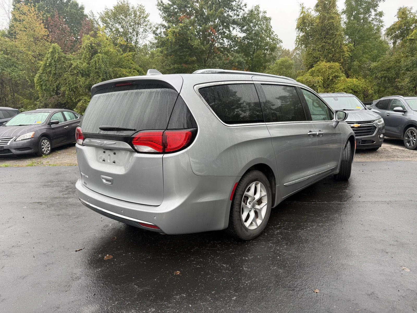 Used 2018 Billet Silver Metallic Clearcoat Chrysler Touring L image 4