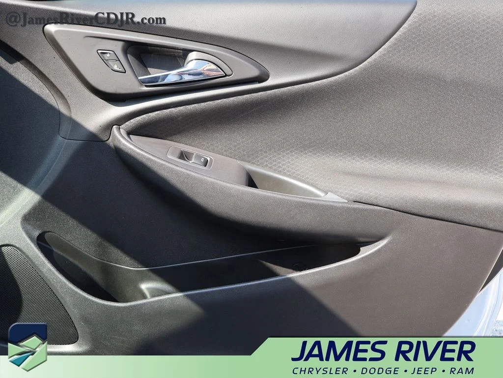 Used 2024 White Chevrolet LT image 8