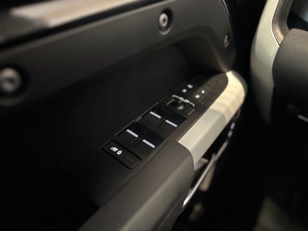 Used 2023 Gray Land Rover X-Dynamic SE image 8