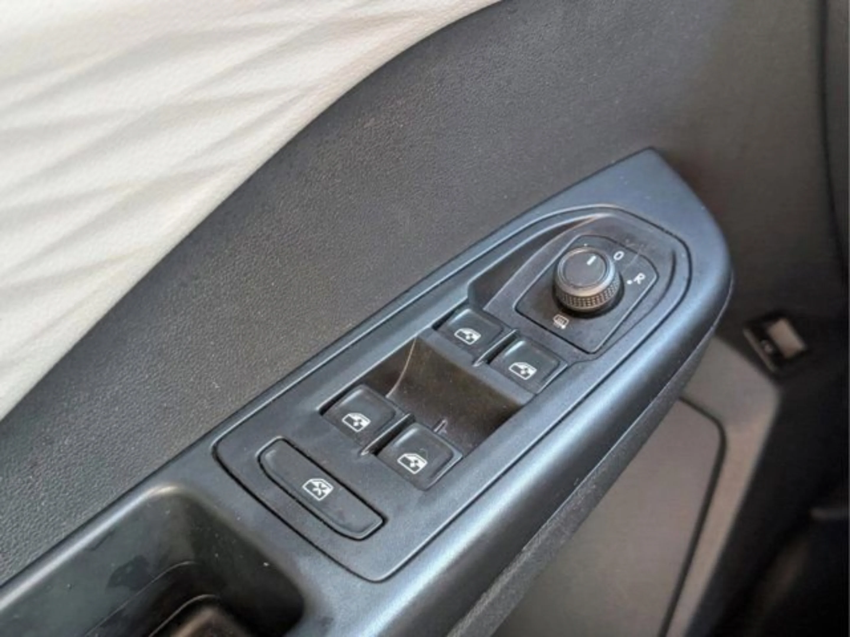 Used 2024 Pure White Volkswagen S image 29